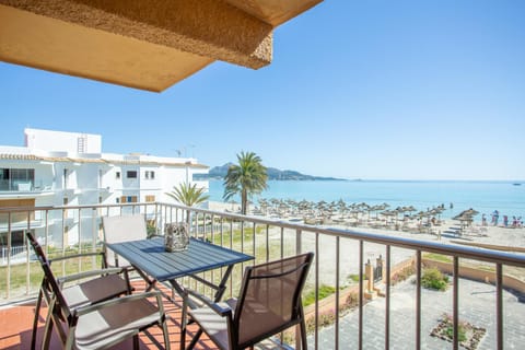 Day, Natural landscape, View (from property/room), Balcony/Terrace, Seating area, Dining area, Beach, Sea view, sunbed