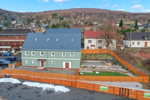 Property building, Garden, Parking