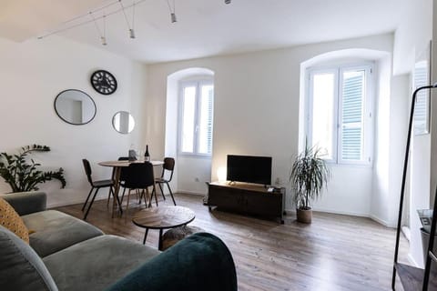 Communal lounge/ TV room, Seating area
