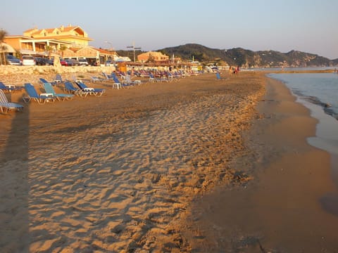 Restaurant/places to eat, Beach