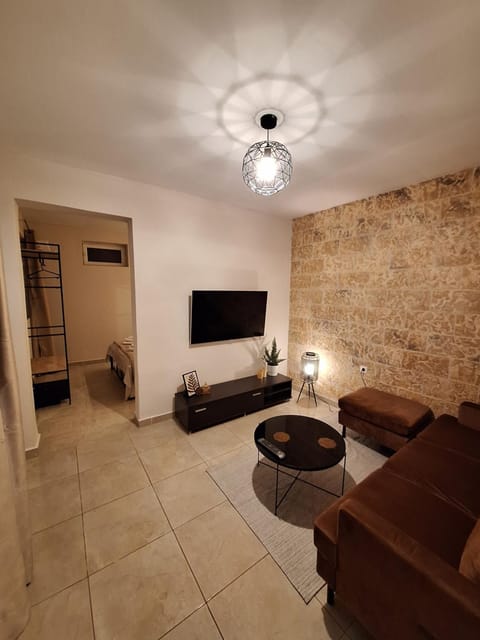 TV and multimedia, Living room, Seating area, Evening entertainment