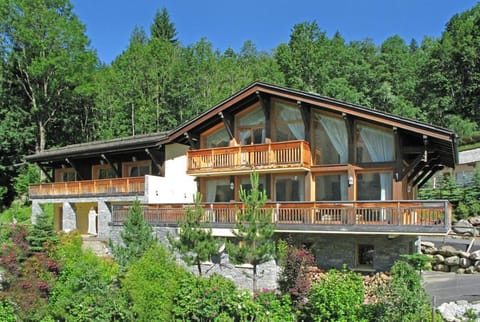 Chalet Serena - luxury 7 Bedroom Chalet, Pool & Spa Chalet in Les Houches