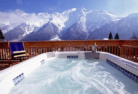 Chalet Serena - luxury 7 Bedroom Chalet, Pool & Spa Chalet in Les Houches