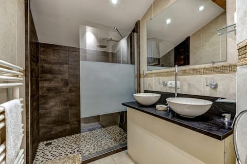 Chalet Serena - luxury 7 Bedroom Chalet, Pool & Spa Chalet in Les Houches