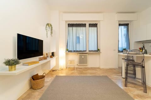 TV and multimedia, Kitchen or kitchenette, Dining area, hair dresser