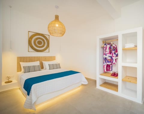 Bed, Photo of the whole room, Decorative detail, Bedroom, wardrobe