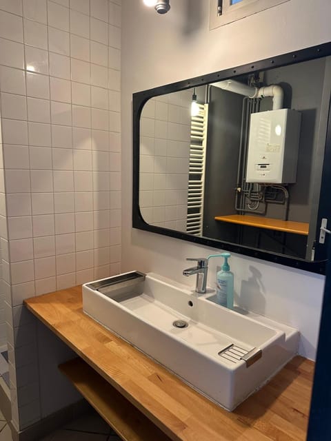 Maison 6 ch avec jacuzzi, PROMO AUTOMNE 2025 House in Bourgoin-Jallieu