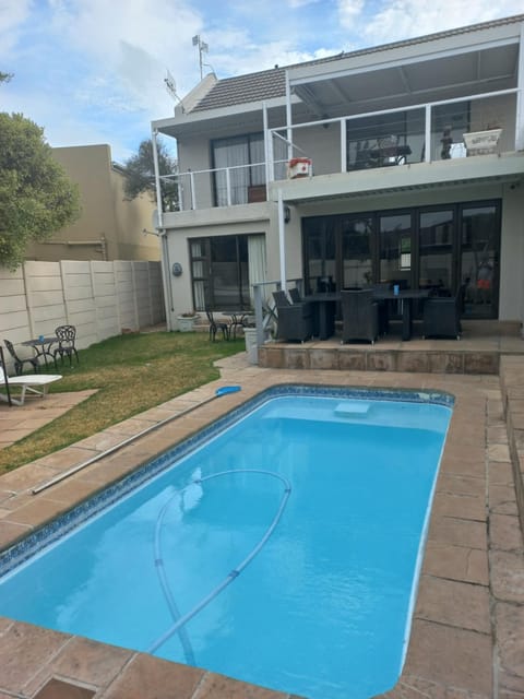 Crystal Villa Guesthouse Bed and Breakfast in Cape Town