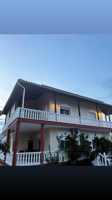 Athina's House Apartment in Decentralized Administration of Macedonia and Thrace