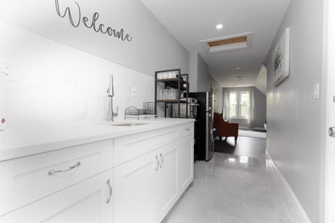 Cozy Micro apartment, Minutes from Falls Apartment in Niagara Falls