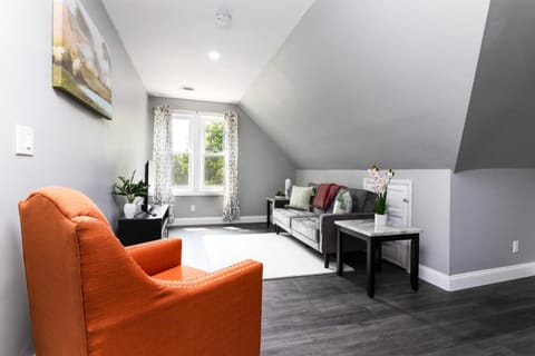 Cozy Micro apartment, Minutes from Falls Apartment in Niagara Falls