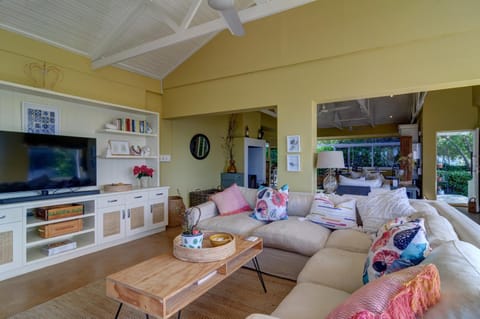 Communal lounge/ TV room