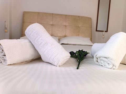 Bed, Photo of the whole room, Bedroom, towels