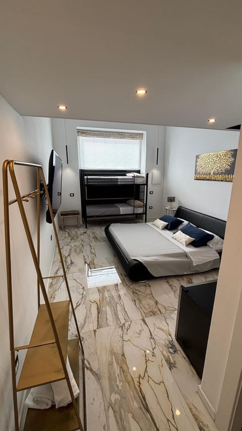 Communal lounge/ TV room, Bed, TV and multimedia, Living room, Photo of the whole room, Seating area, Bedroom