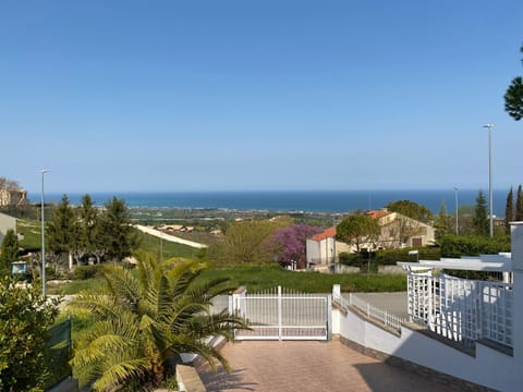 Day, Natural landscape, City view, Sea view