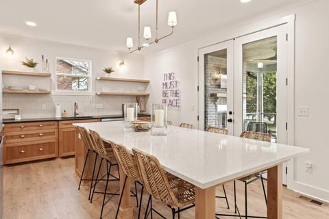 Basecamp Retreat TimsFordLake House in Tennessee