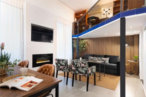 TV and multimedia, Living room, Seating area, Dining area