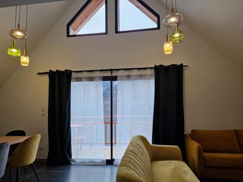 Chalet Coté Cour à 10 min de la Station Chalet in Oz