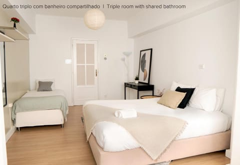 Bed, Photo of the whole room, Decorative detail, Bedroom