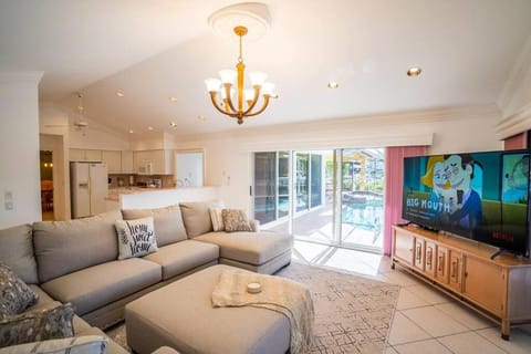 Waterfront Home With Heated Pool/Jacuzzi and only 1mile to beach House in Marco Island