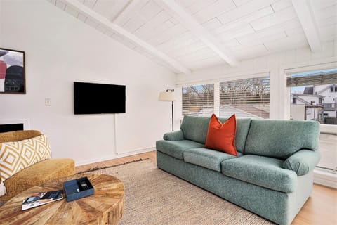 Riverside Suites - Unit A Apartment in Saugatuck