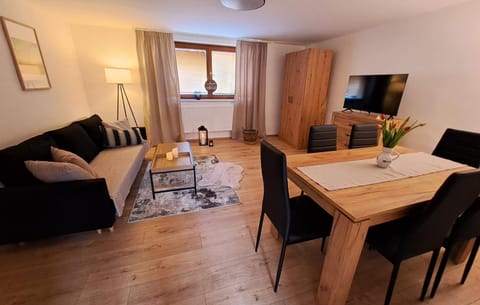 Communal lounge/ TV room, TV and multimedia, Living room