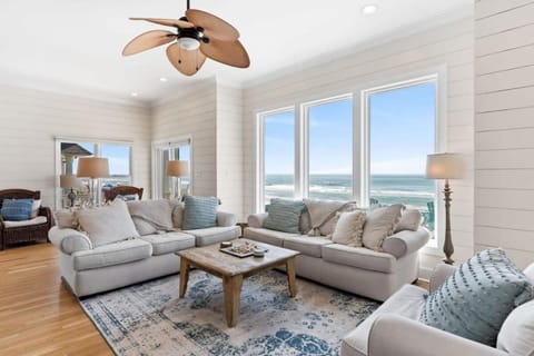Topsail Treasure's - Oceanfront Luxury Spa Pool House in North Topsail Beach
