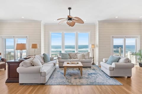 Topsail Treasure's - Oceanfront Luxury Spa Pool House in North Topsail Beach
