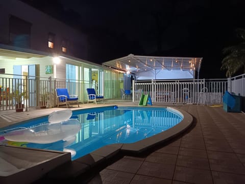 Night, Swimming pool, sunbed