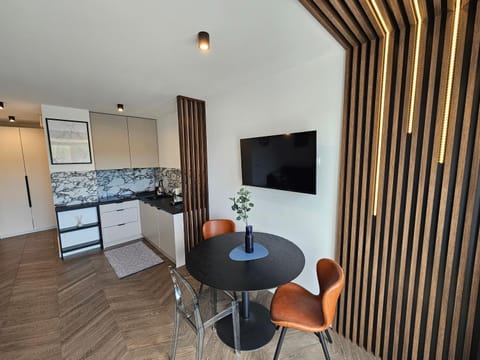 Kitchen or kitchenette, Living room, Seating area, Dining area, stove