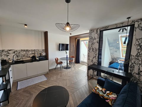 TV and multimedia, Coffee/tea facilities, Kitchen or kitchenette, Living room, Photo of the whole room