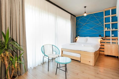 Bed, Photo of the whole room, Seating area