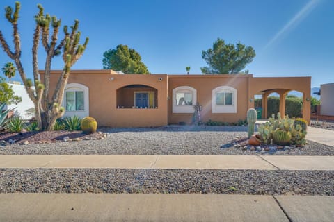 Pet-Friendly 55 and Green Valley Home with Golf Gear! House in Green Valley