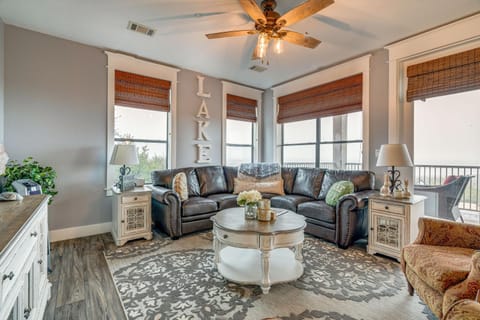 Jonestown Condo on Lake Travis with 2 Balconies! Apartment in Jonestown