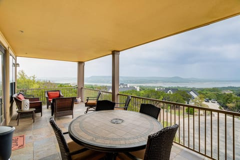 Jonestown Condo on Lake Travis with 2 Balconies! Apartment in Jonestown