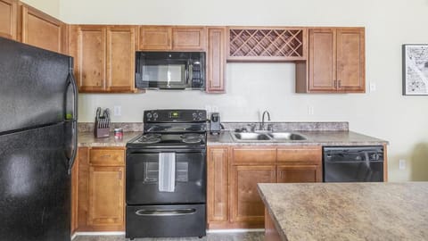 Landing Modern Apartment with Amazing Amenities (ID1292X061) Apartment in Madison