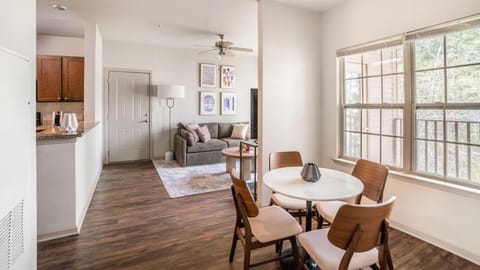 Landing Modern Apartment with Amazing Amenities (ID8014X44) Apartment in Covington