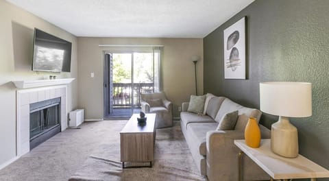 Landing Modern Apartment with Amazing Amenities (ID7025X65) Apartment in Glendale