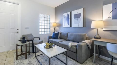 Landing Modern Apartment with Amazing Amenities (ID8738X05) Apartment in Fort Myers