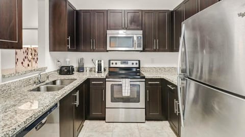 Landing Modern Apartment with Amazing Amenities (ID7697X96) Apartment in Fort Myers