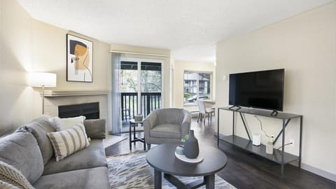 Landing Modern Apartment with Amazing Amenities (ID8880X29) Apartment in Federal Way