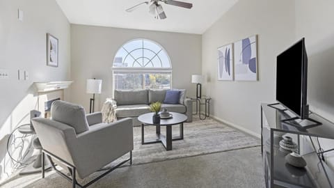 Landing Modern Apartment with Amazing Amenities (ID7793X62) Apartment in Greenwood Village