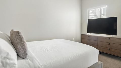 Landing Modern Apartment with Amazing Amenities (ID7911X89) Apartment in South Congress