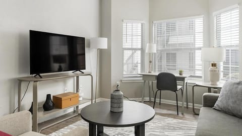 Landing Modern Apartment with Amazing Amenities (ID7911X89) Apartment in South Congress