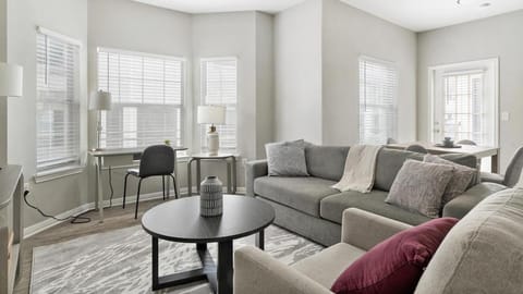 Landing Modern Apartment with Amazing Amenities (ID7911X89) Apartment in South Congress