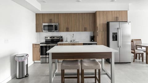 Landing Modern Apartment with Amazing Amenities (ID1397X932) Apartment in Dania Beach