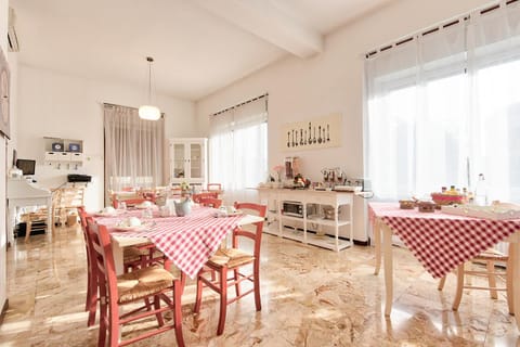 Dining area, Breakfast, Buffet breakfast, Italian breakfast, Non alcoholic drinks