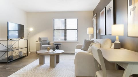 Landing Modern Apartment with Amazing Amenities (ID9298X41) Apartment in Marietta