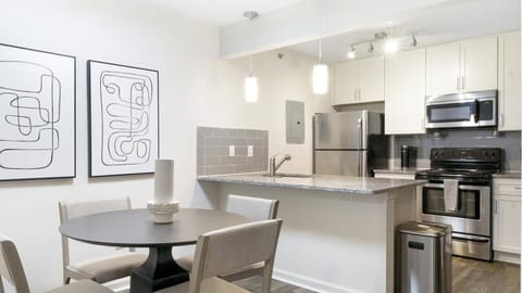 Landing Modern Apartment with Amazing Amenities (ID9298X41) Apartment in Marietta