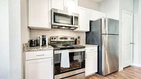 Landing Modern Apartment with Amazing Amenities (ID8999X84) Apartment in Mount Pleasant